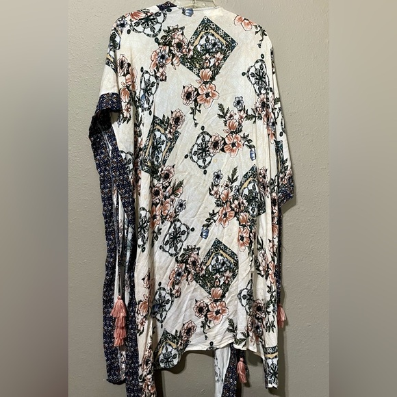 Altar’d State Kimono Wrap - Picture 3 of 4